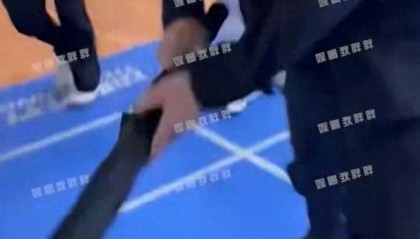 kaiyun中心-曝王鹤棣无视保镖当众殴打女粉